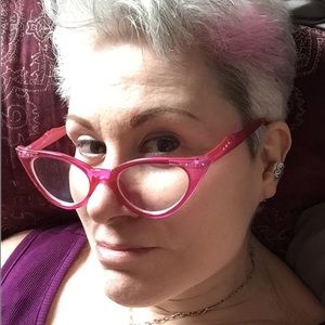 Meet your Posher, Regina rose